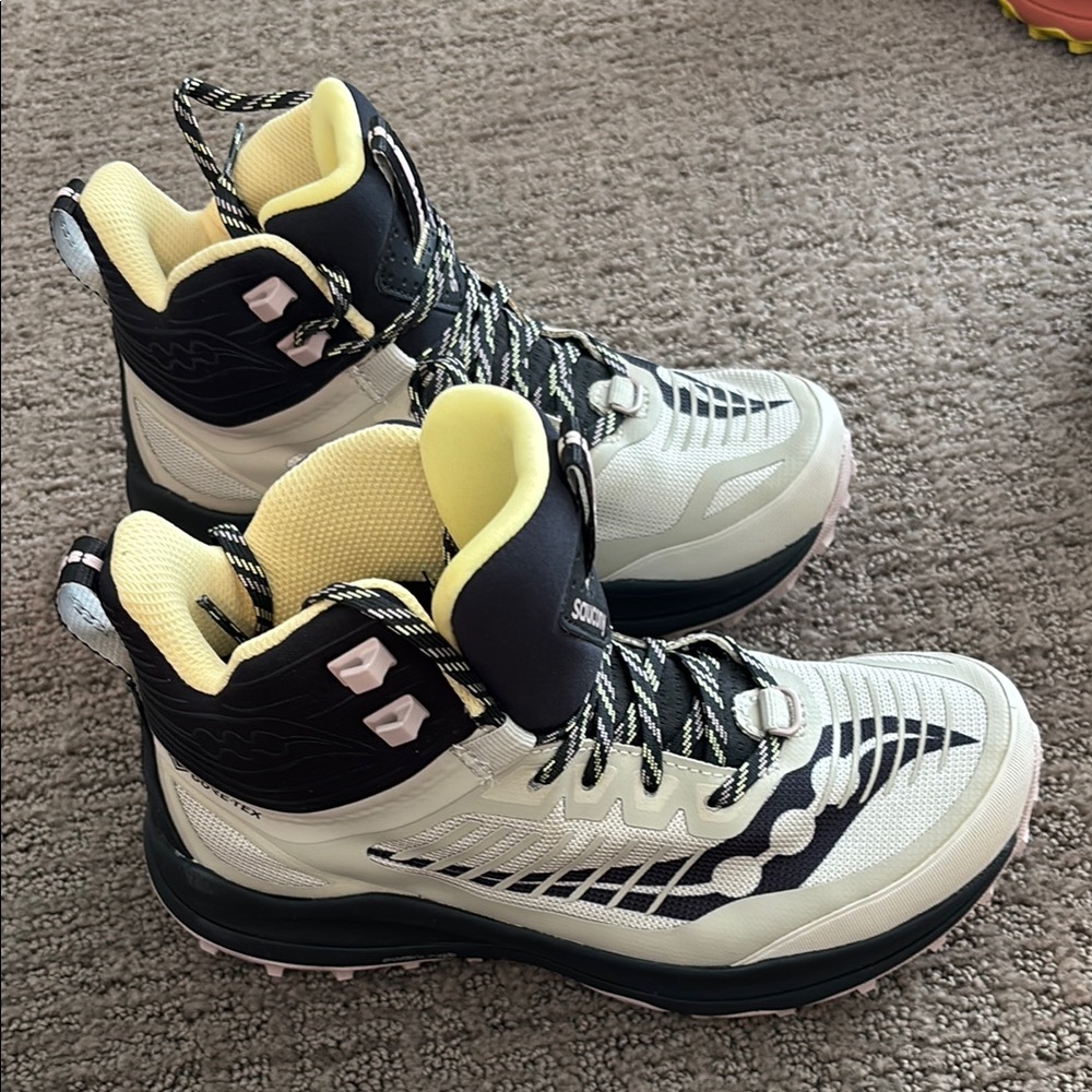 Saucony W’s GORETEX HIKER NEW